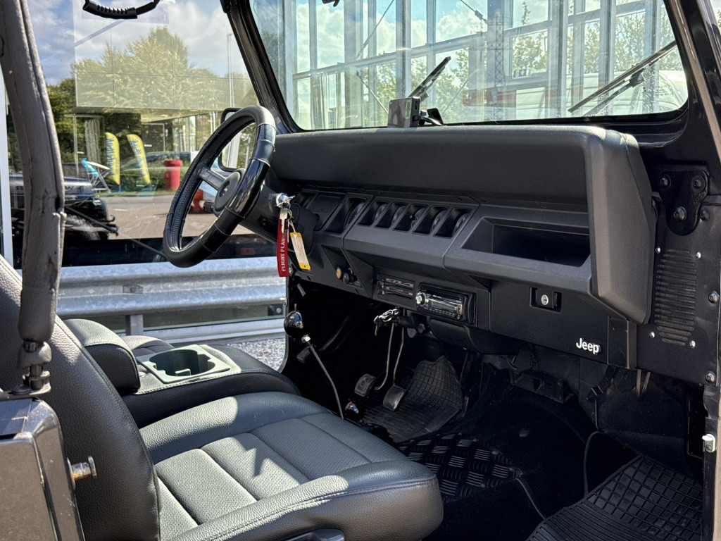 Jeep Wrangler 4.0i sport | gerestaureerd | bullbar | sidebars | trekhaak
