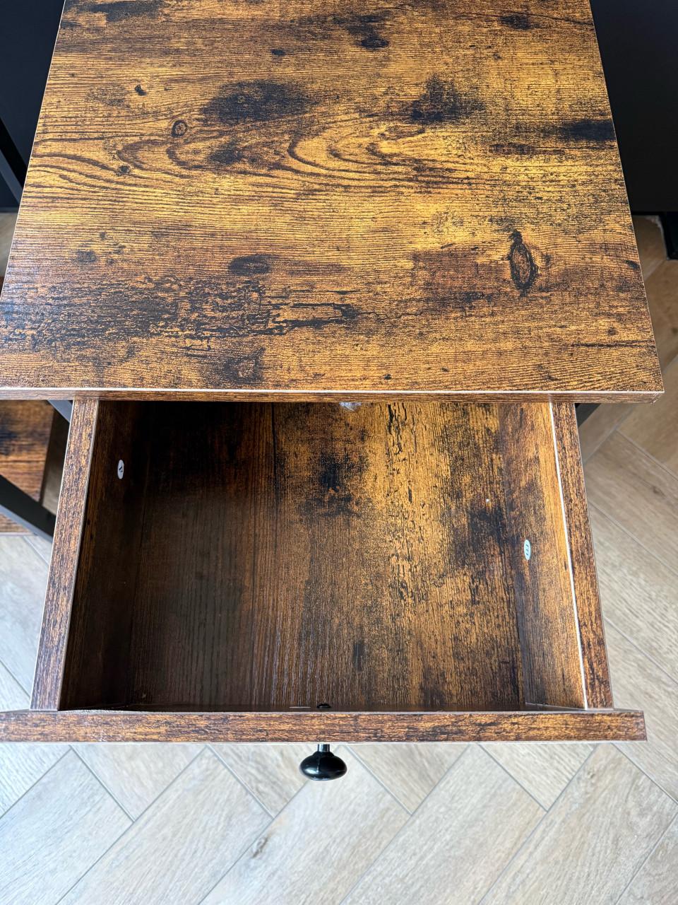 Twee industriële nachtkastjes