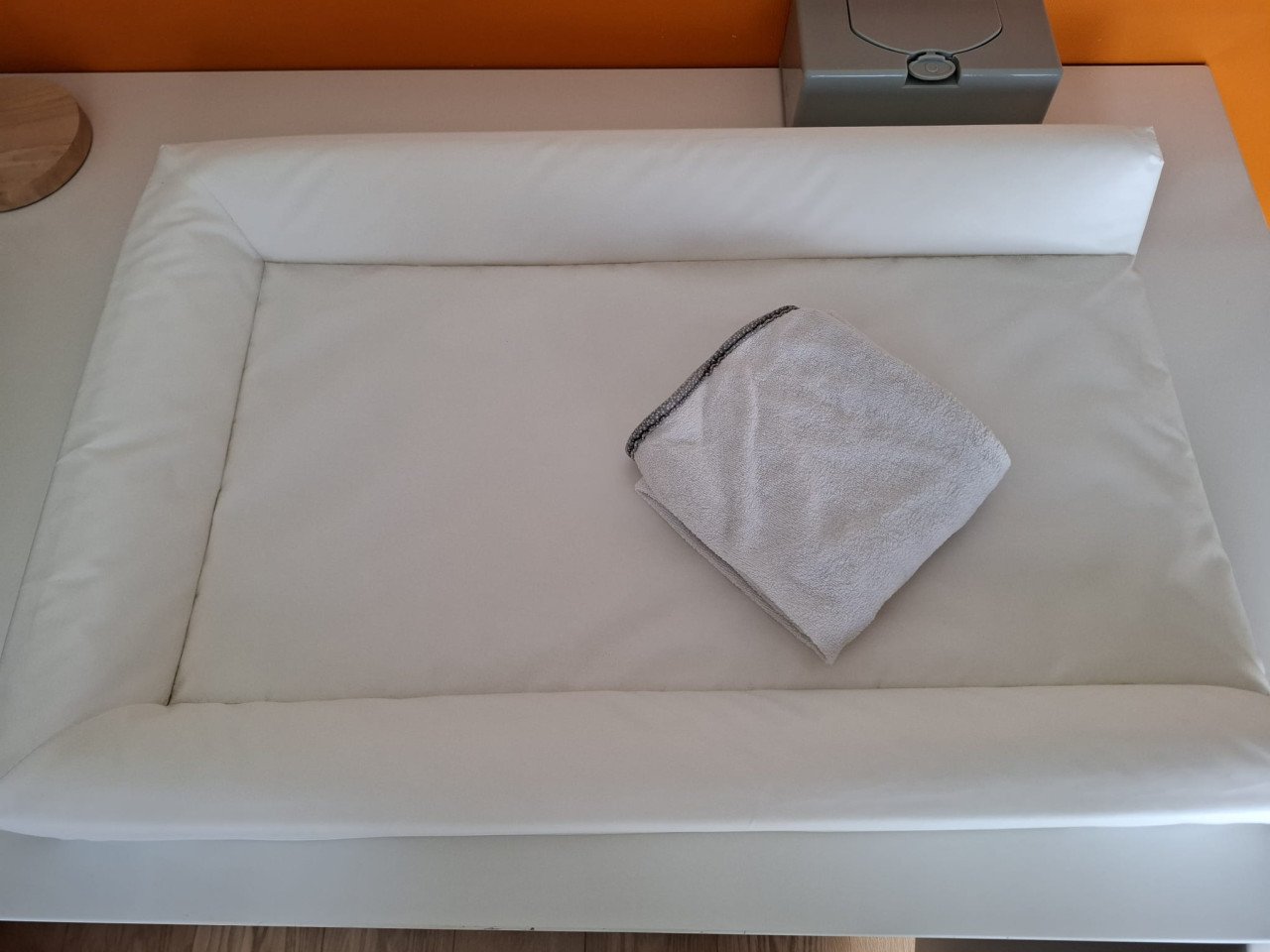Ledikantje en commode