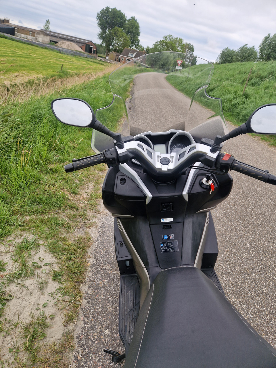 Kawasaki J300 motorscooter ABS + topkoffer (inruil mogelijk