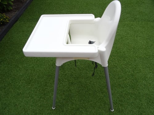 Kinderstoel Ikea Antilope met tuigje, tafelblad en zachte stoelhoes