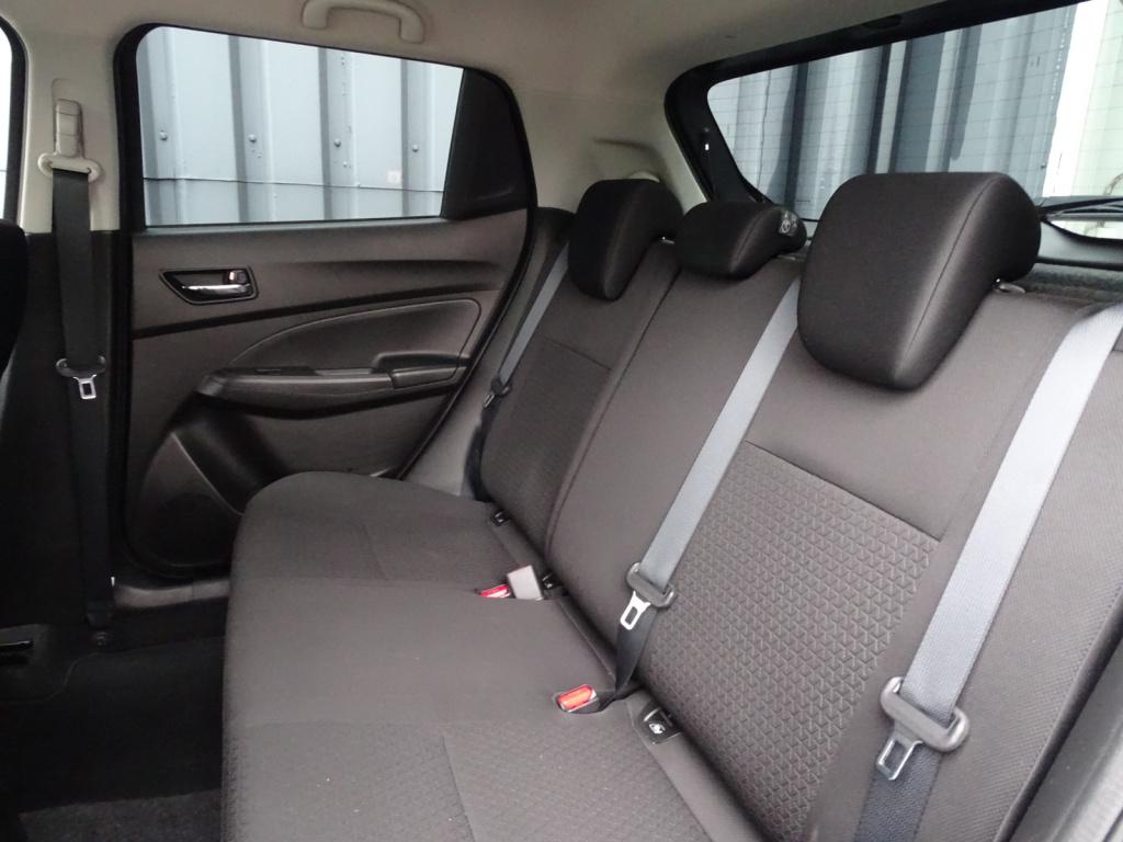 Suzuki Swift 1.0 stijl automaat | stoelverwarming | navi | bluetooth