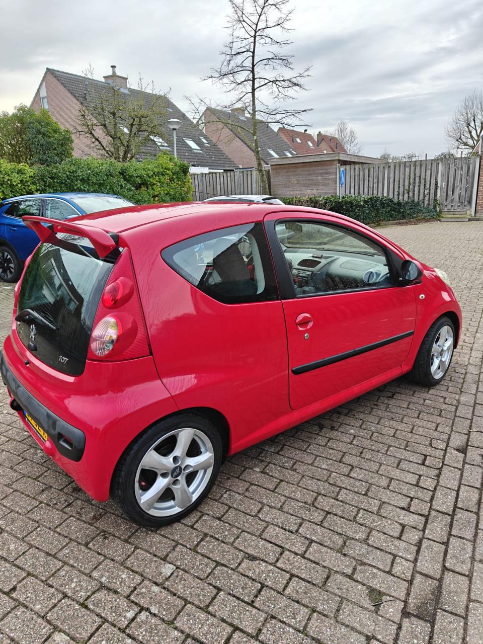 Peugeot 107 1.0 12V 3DR 2006 Rood