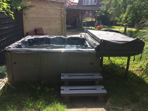 Jacuzzi 215 x 215