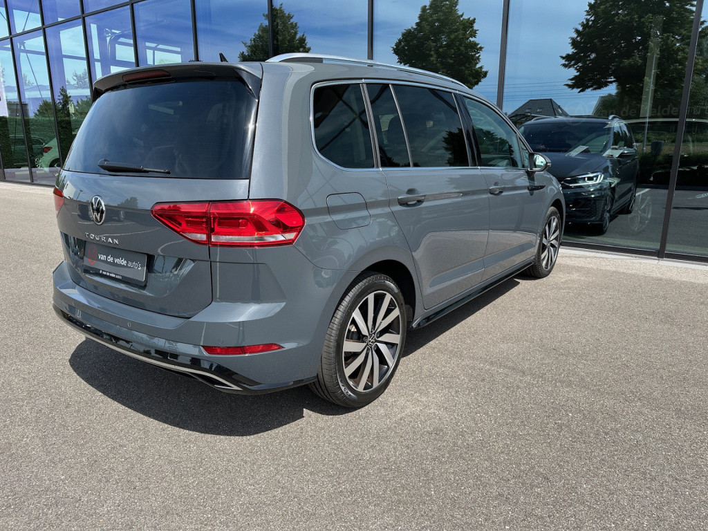 Volkswagen Touran 1.5 tsi 150pk dsg r-line highline | led | trekhaak | dode