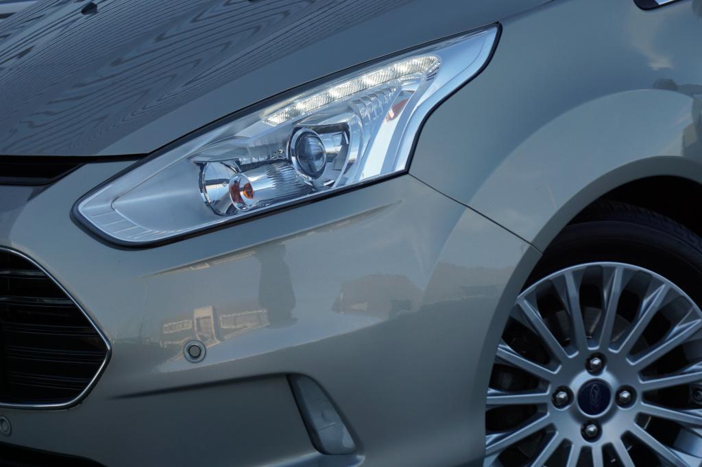 Ford B-max 1.6 ti-vct titanium automaat - climate / navi / cruise / parkeer