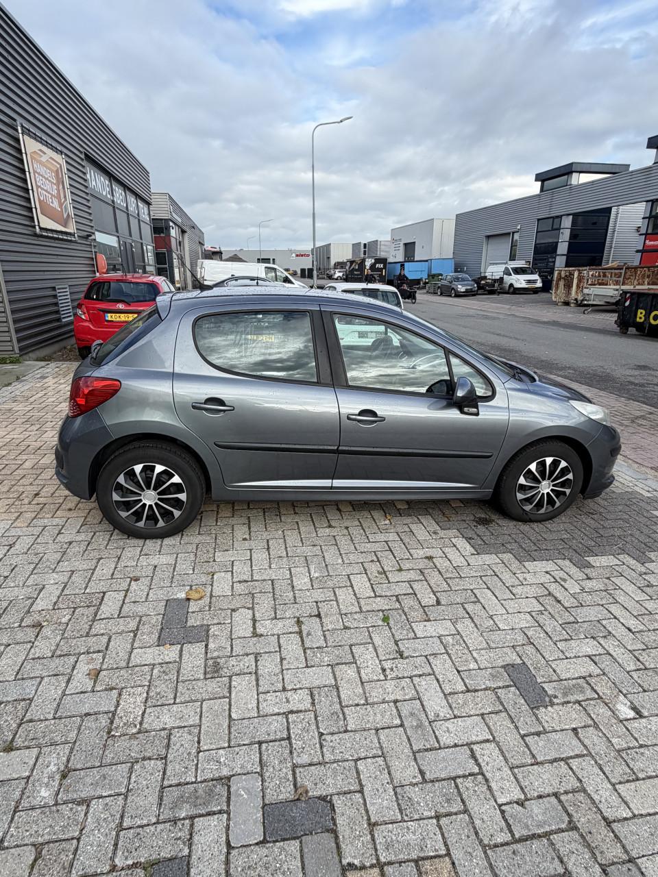 Peugeot 207 zuinige 1.4 VTI 5DRS 2008 met 160000KM Jaar APK