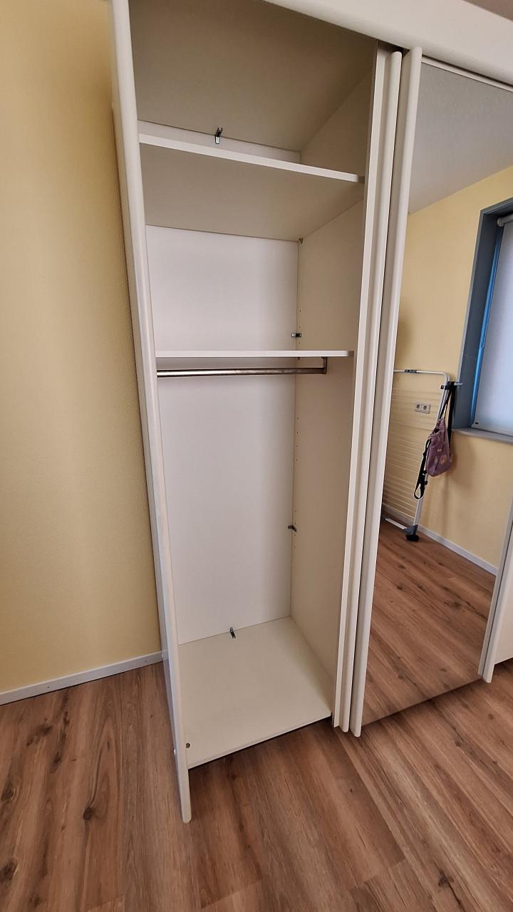 Kleerkast met schuifdeuren