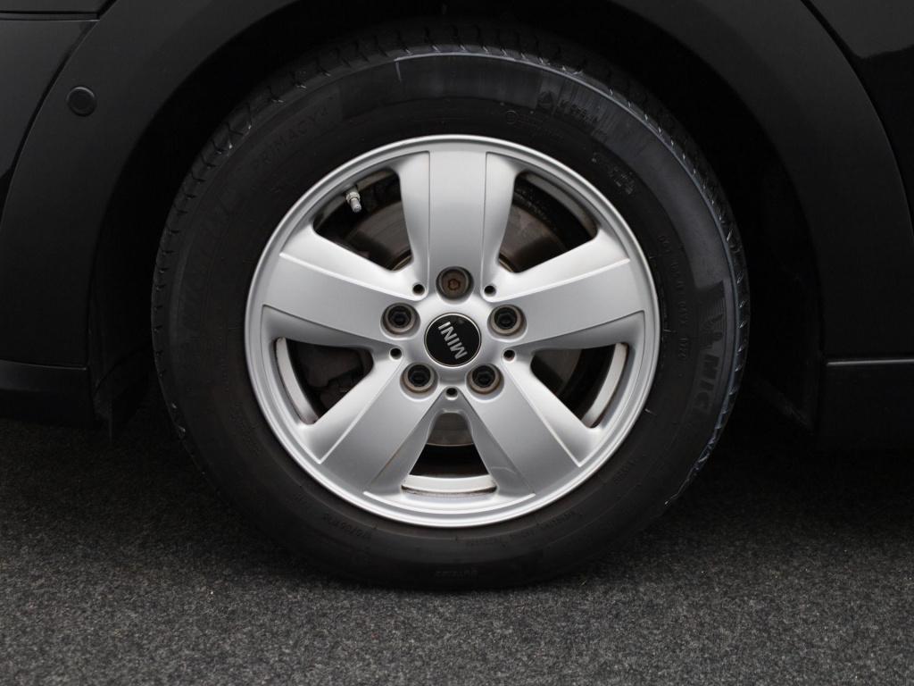Mini 5-deurs 1.5 one essential | navigatie | lmv | parkeer sensoren | clima