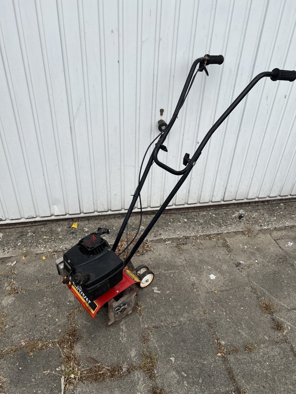 Murray Tuinfrees op benzine motor als nieuw. Winkelprijs €600,-