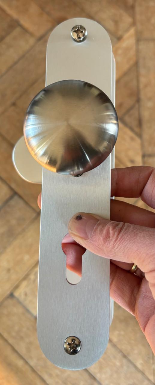 Veiligheidsschilden met vaste knop en draaiknop