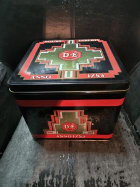 Vintage Douwe Egberts voorraadblik met een Art Deco design L24xB24xH21 cm