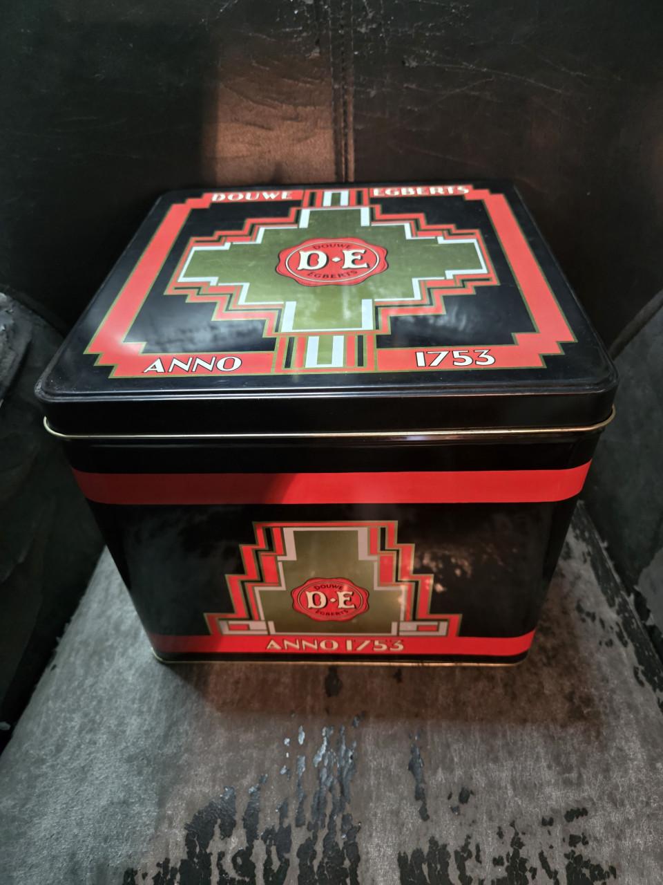 Vintage Douwe Egberts voorraadblik met een Art Deco design L24xB24xH21 cm