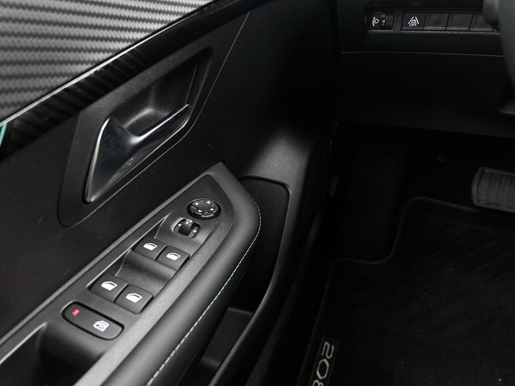Peugeot 208 100 pk automaat allure pack | rijklaar | keyless entry | camera