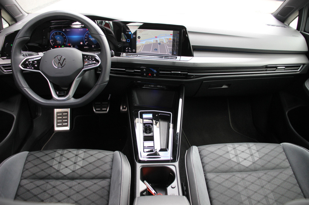 Volkswagen Golf 1.5 etsi r-line business | acc | pano. | camera | dab | sfe