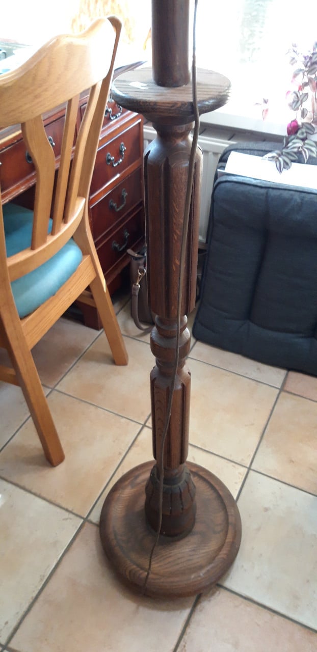 Staande houten lampe poot