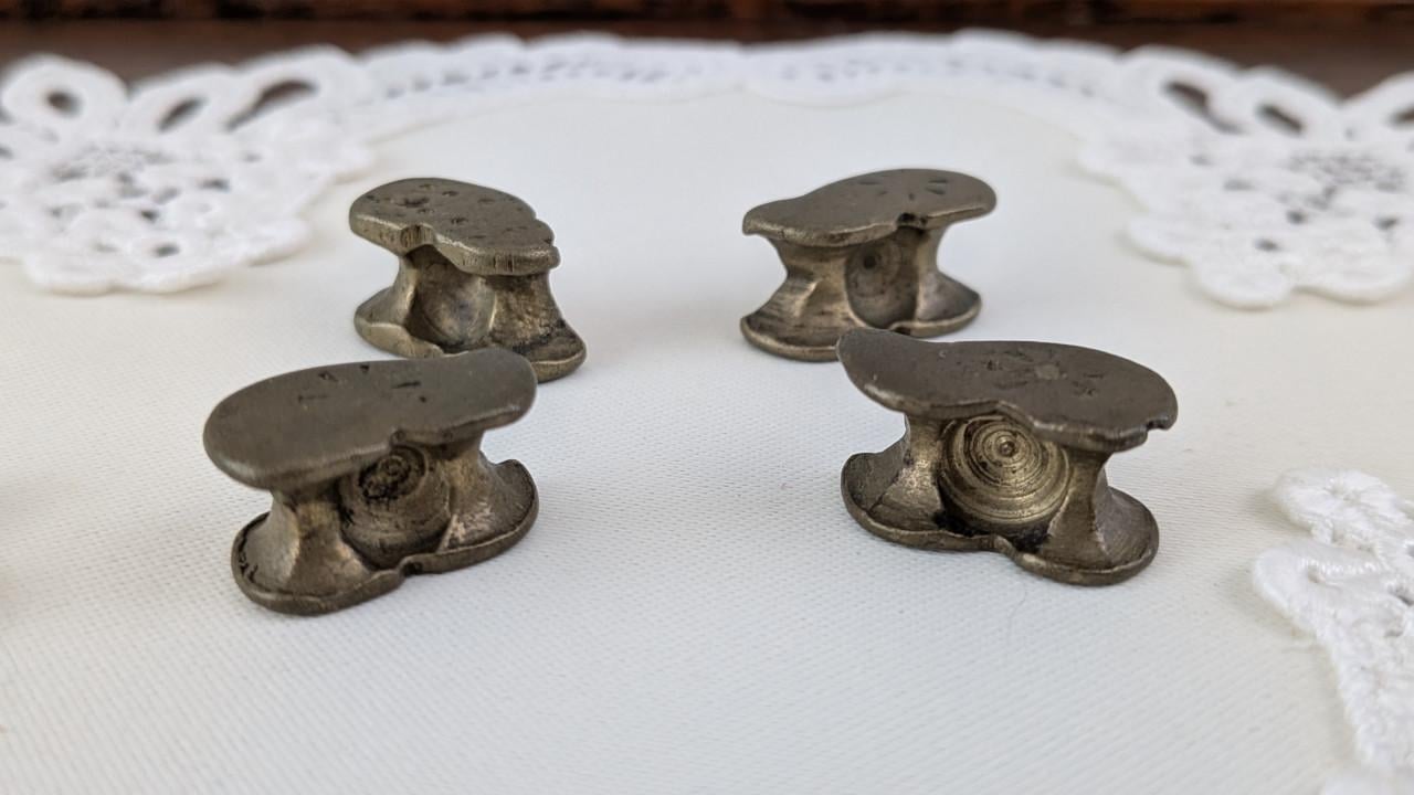 Antieke 19e-Eeuwse Messing Bikkels (4 stuks) – Authentiek Bikkelspel