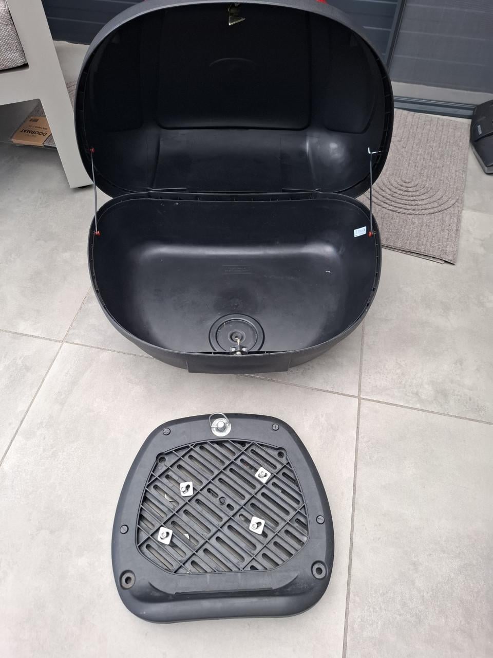 VidaXL-Topkoffer-voor - motorfietsen -72 -L - voor - 2 - helmen. 1x sleutel