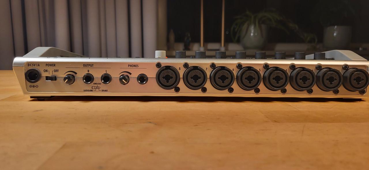 ZOOM  R24  -  Recorder / Interface / Controller / Sampler