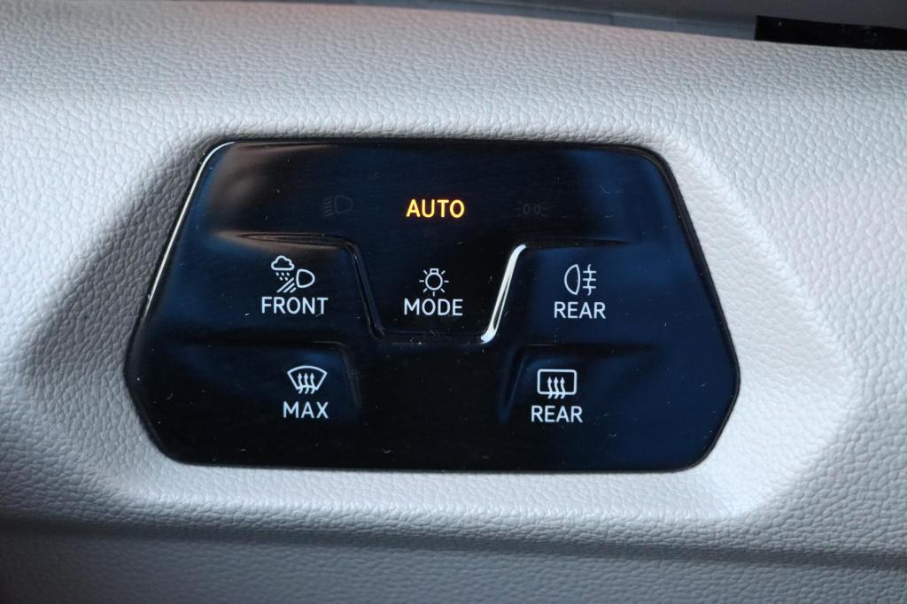 Volkswagen Multivan 1.4 ehybrid life 218pk dsg6 | soh 92,2% |