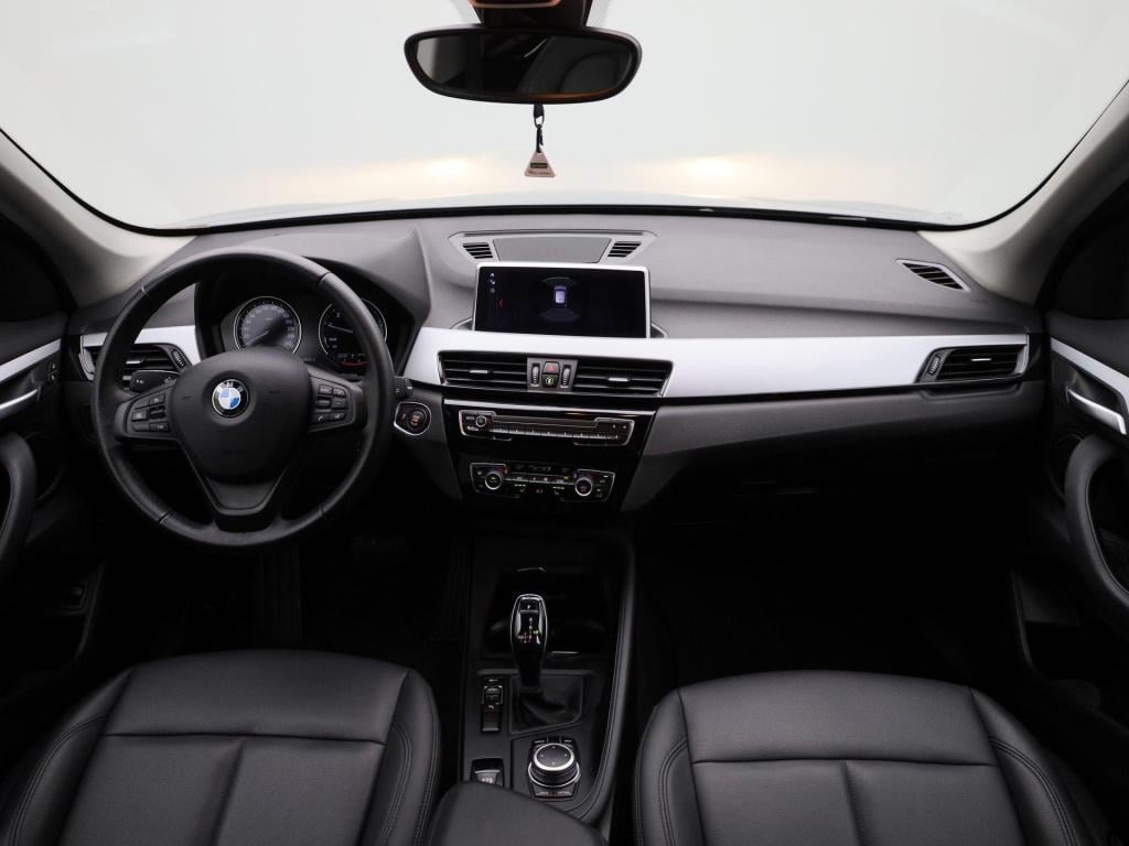 BMW X1 sdrive18i business edition plus | automaat | lmv | trekhaak | parkee