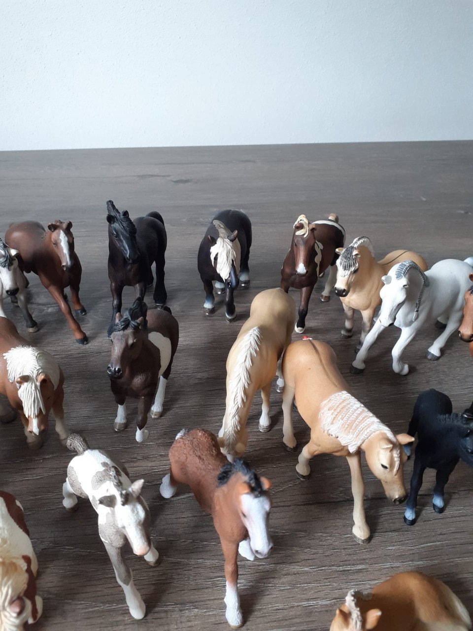 32 Schleich paarden