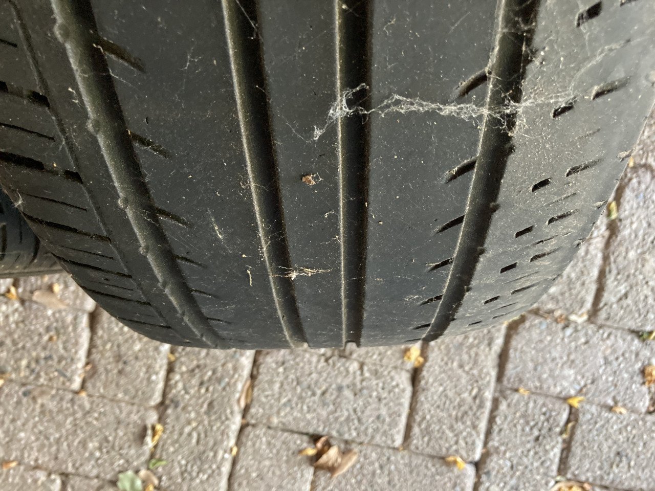 Zomerbanden 225/40 R18 92W XL  totaal 6 stuks !  zie tekst