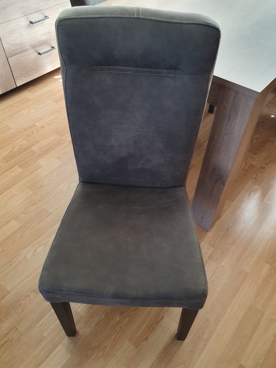 Eetkamertafel en stoelen