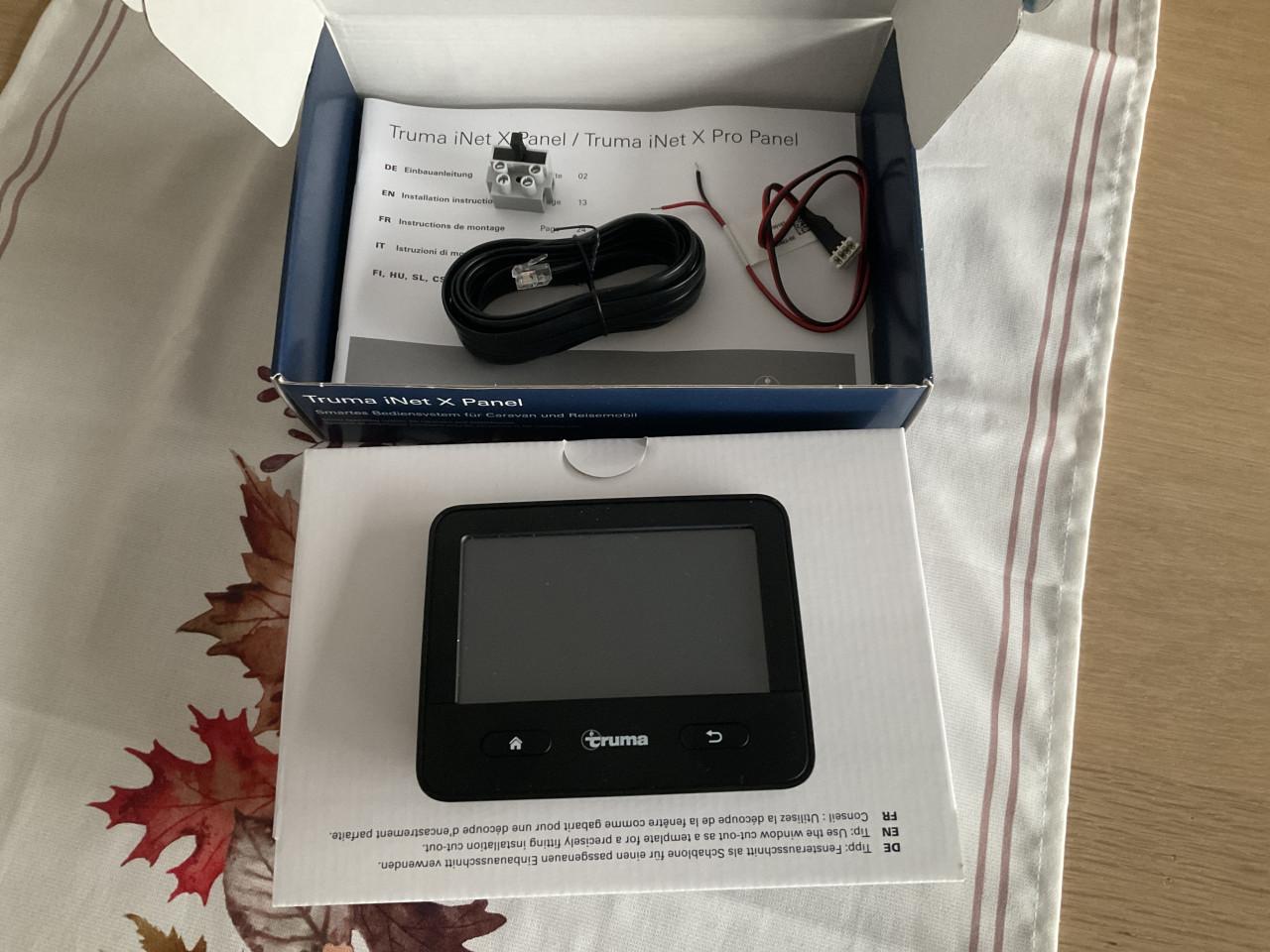 Truma iNet kastje met kleuren scherm