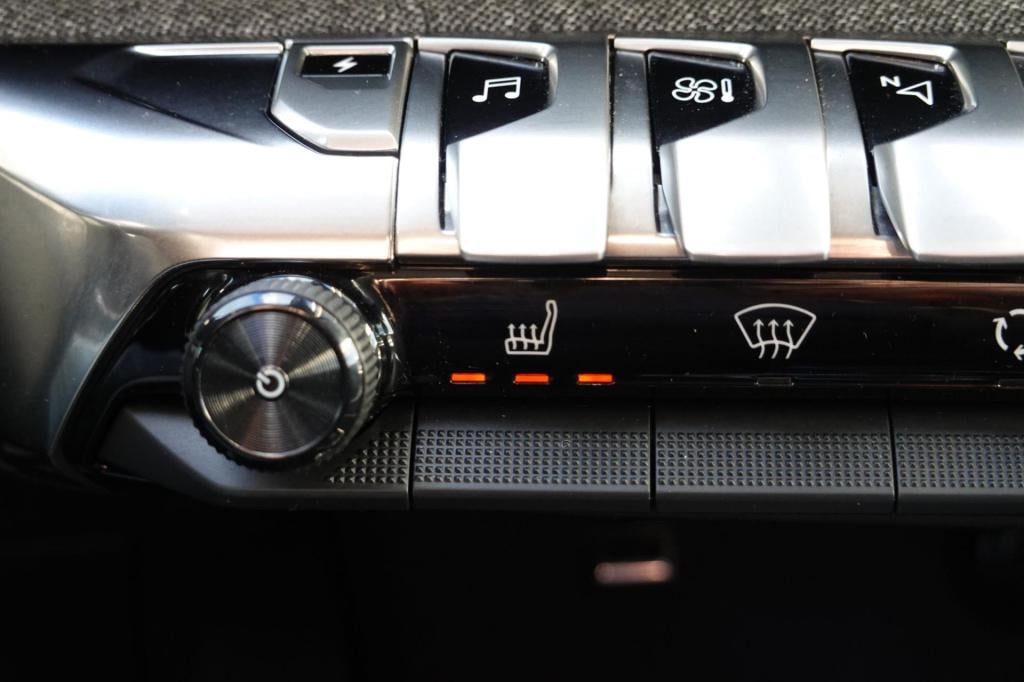 Peugeot 3008 1.6 hybrid 225 allure