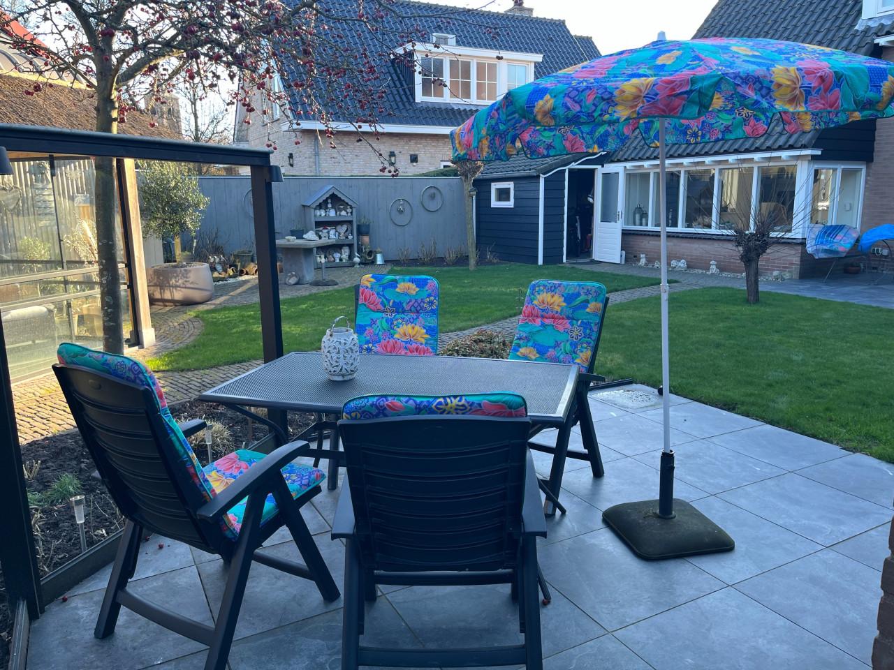 Hartman, 5 tuinstoelen met kussens en parasol