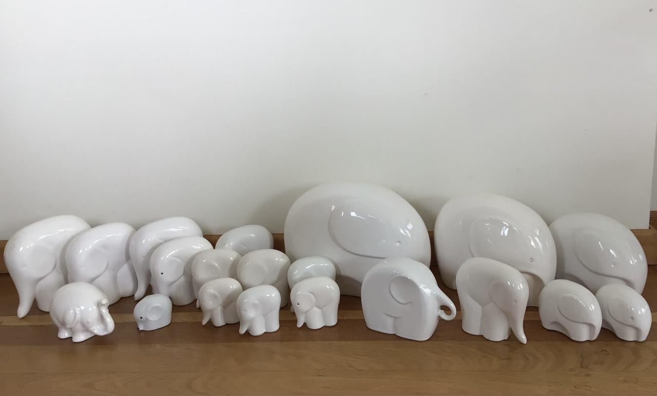 Stenen witte olifantjes