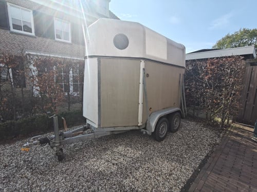 1,5 paards trailer