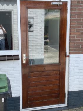 Hard houten buitendeur * **