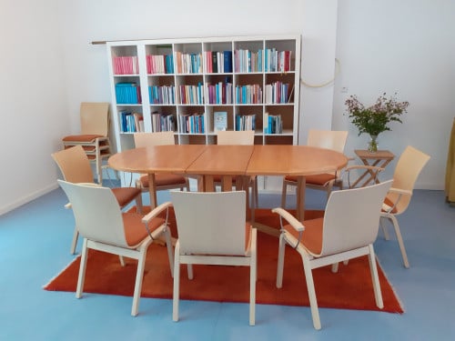 Mooie eet- of vergadertafel van echt beukenhout