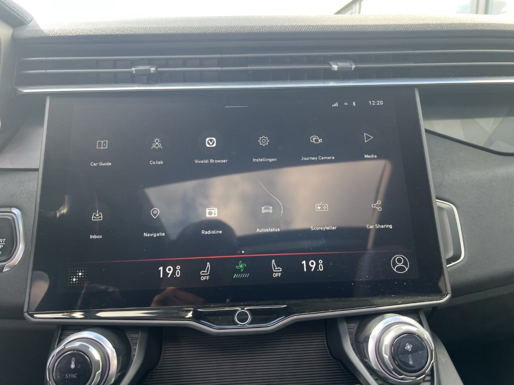 Lynk & Co 01 1.5td 142pk hev , panodak , navigatie , car play
