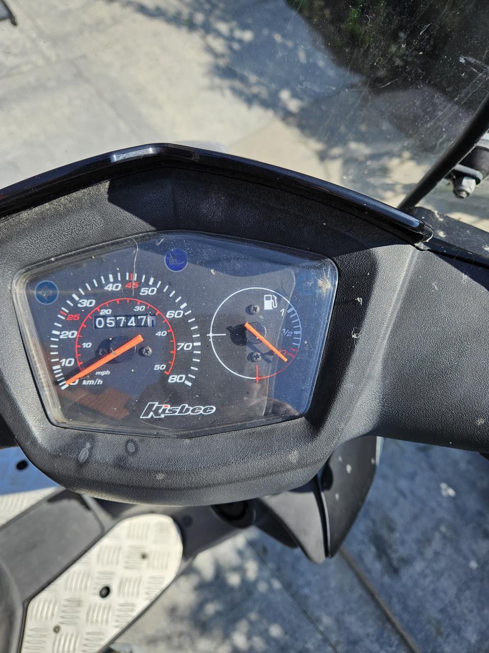 Scooter Peugeot Kisbee