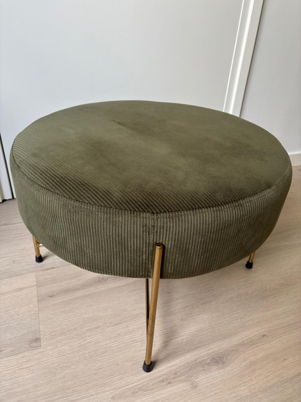 Groene poef met gouden poten