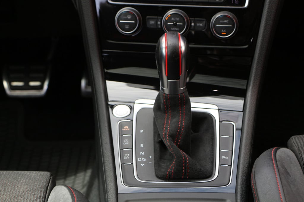 Volkswagen Golf 2.0 tsi gti tcr akrapovic | pano | discover pro