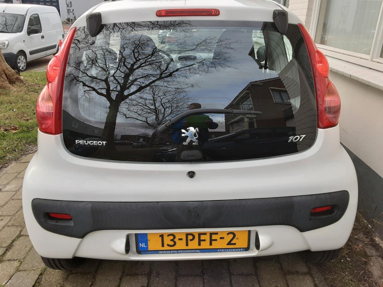 Peugeot 107 1.0-12V Millesim 200
