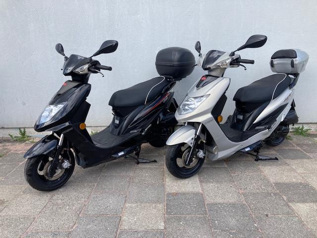 2X KYMCO VP50 SNOR SCOOTERS TE KOOP ! BEIDEN WEINIG KM !!