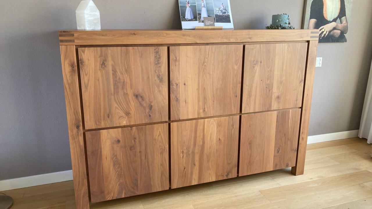 Wandkast notenhout in perfecte staat