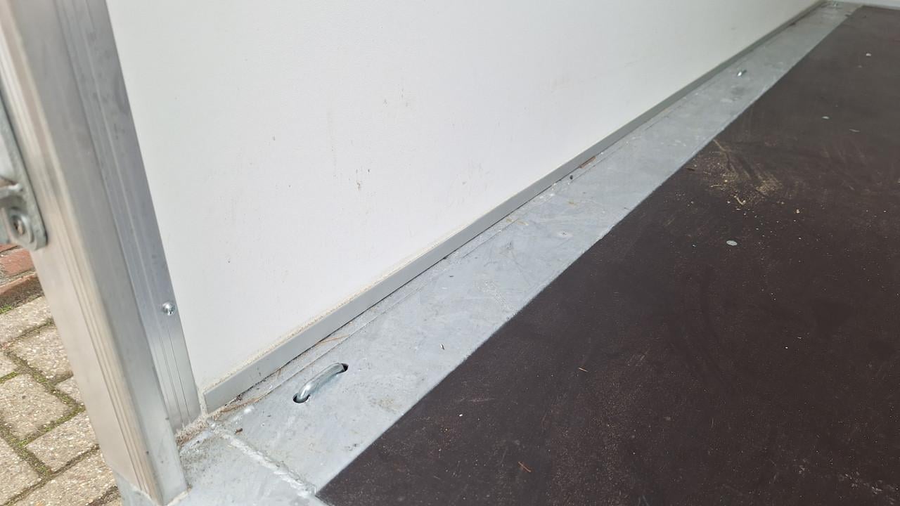 Nieuwstaat! Gesloten aanhangwagen.