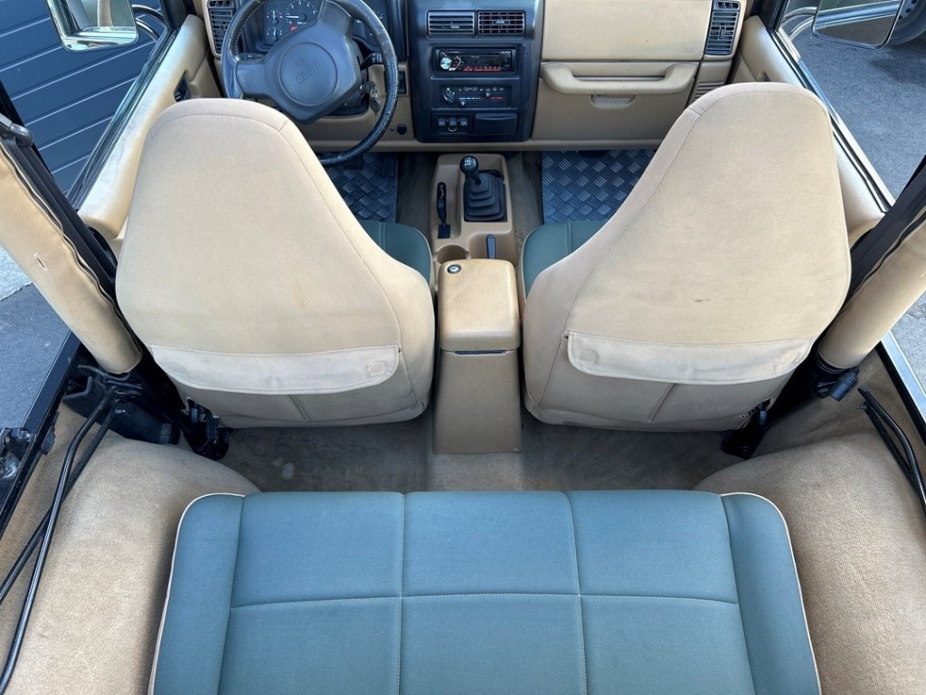Jeep Wrangler sahara edition