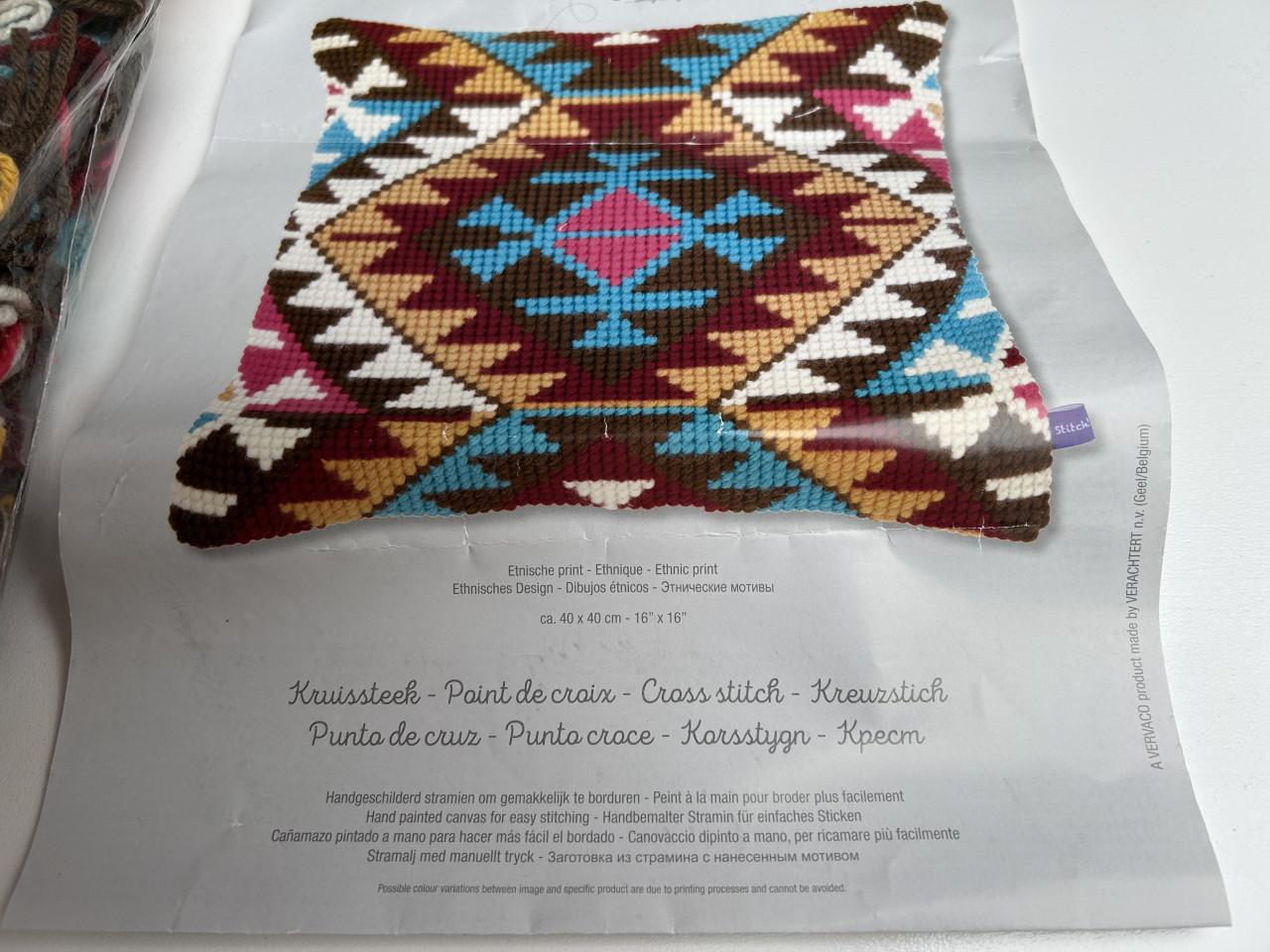 Borduurpakket kussen.  Etnische print.