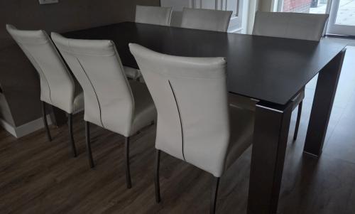 Eettafel 200*100 met 6 stoelen