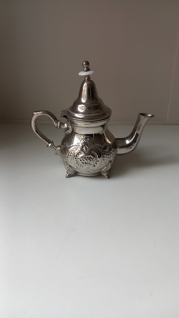 Vintage koffiepot op voet