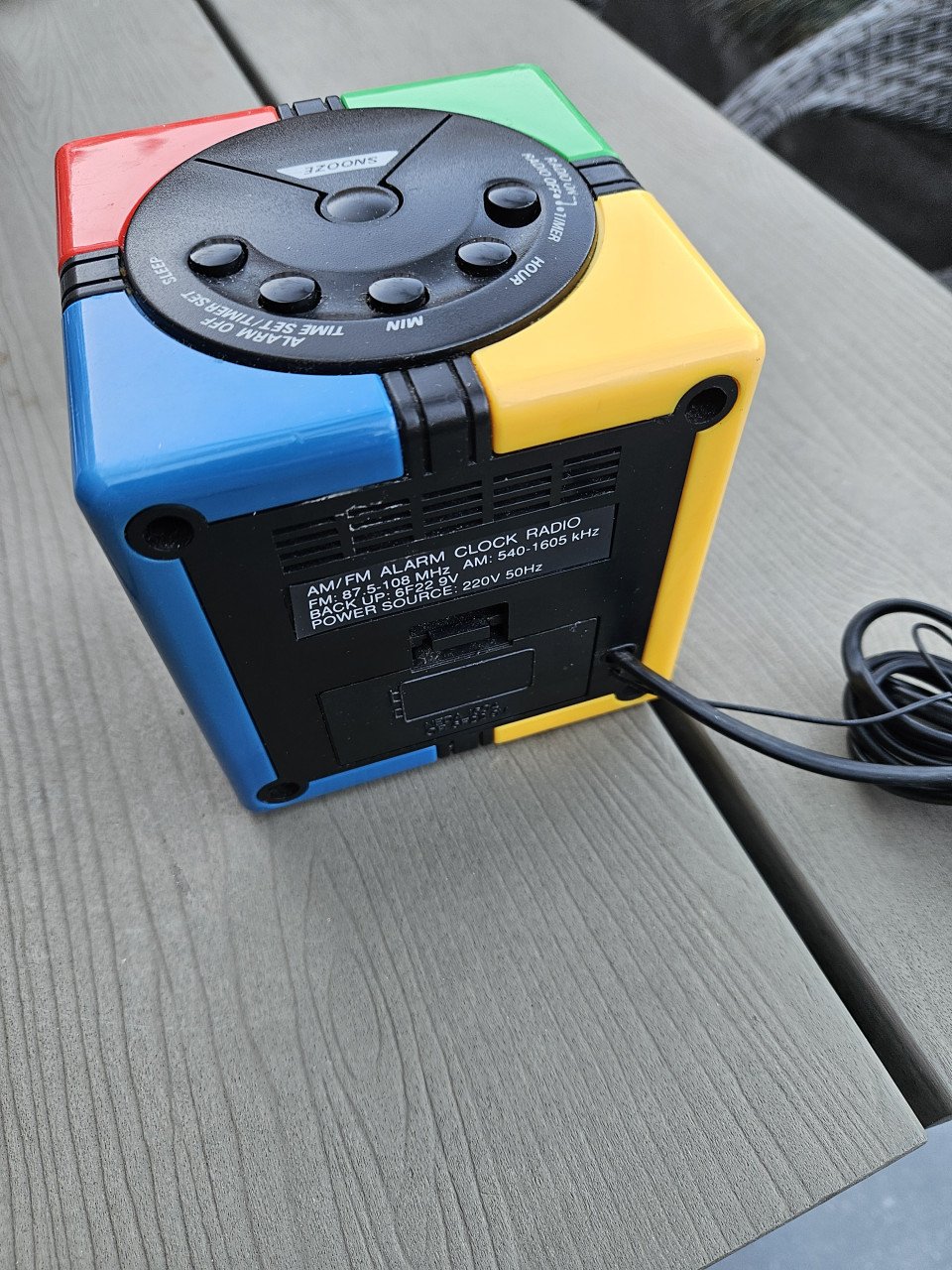 Space Age Rubiks Kubus digitale wekker- radio klok jaren 80...