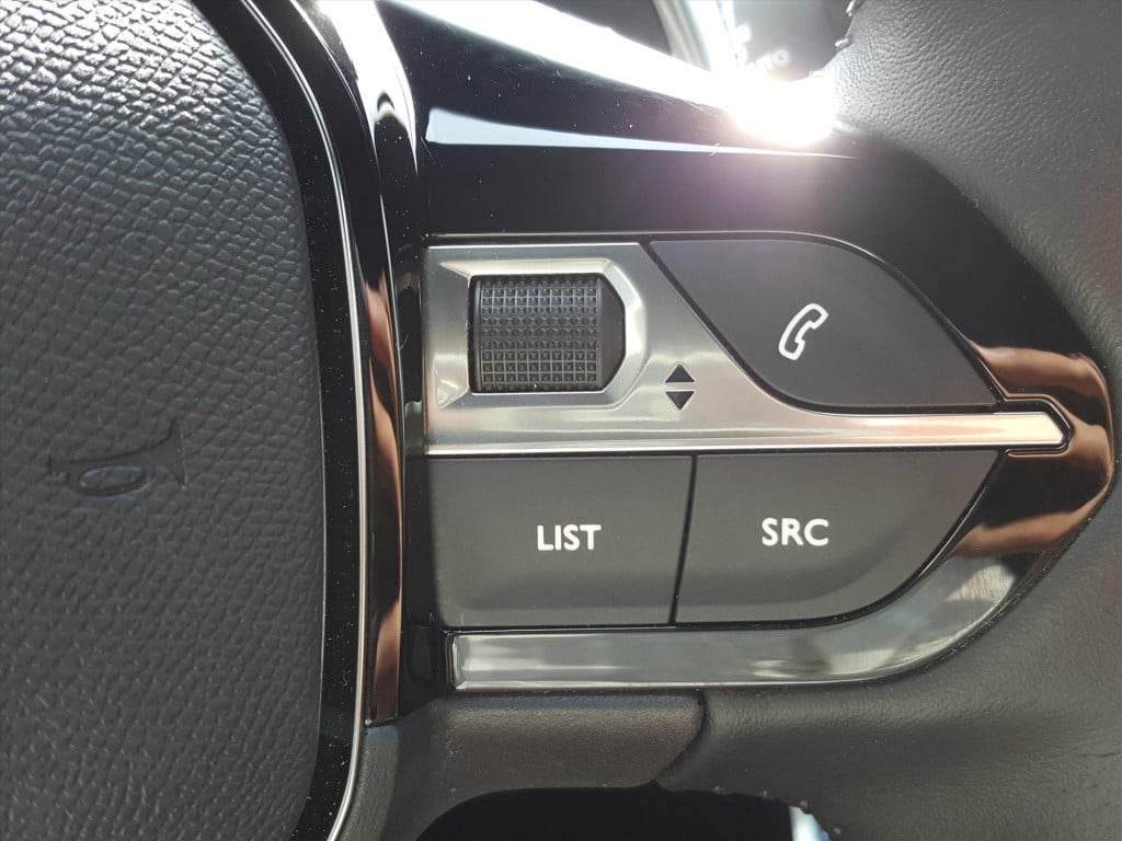Peugeot 2008 1.2 puretech 130pk allure | navi | bt | applecarplay&androidau