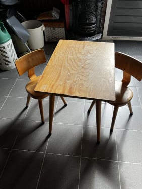 Kleuter stoeltjes + tafel
